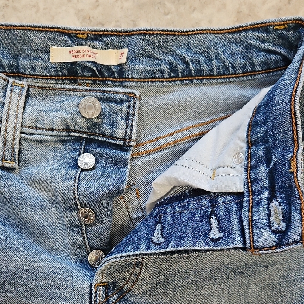 Levi's Wedgie Straight 27